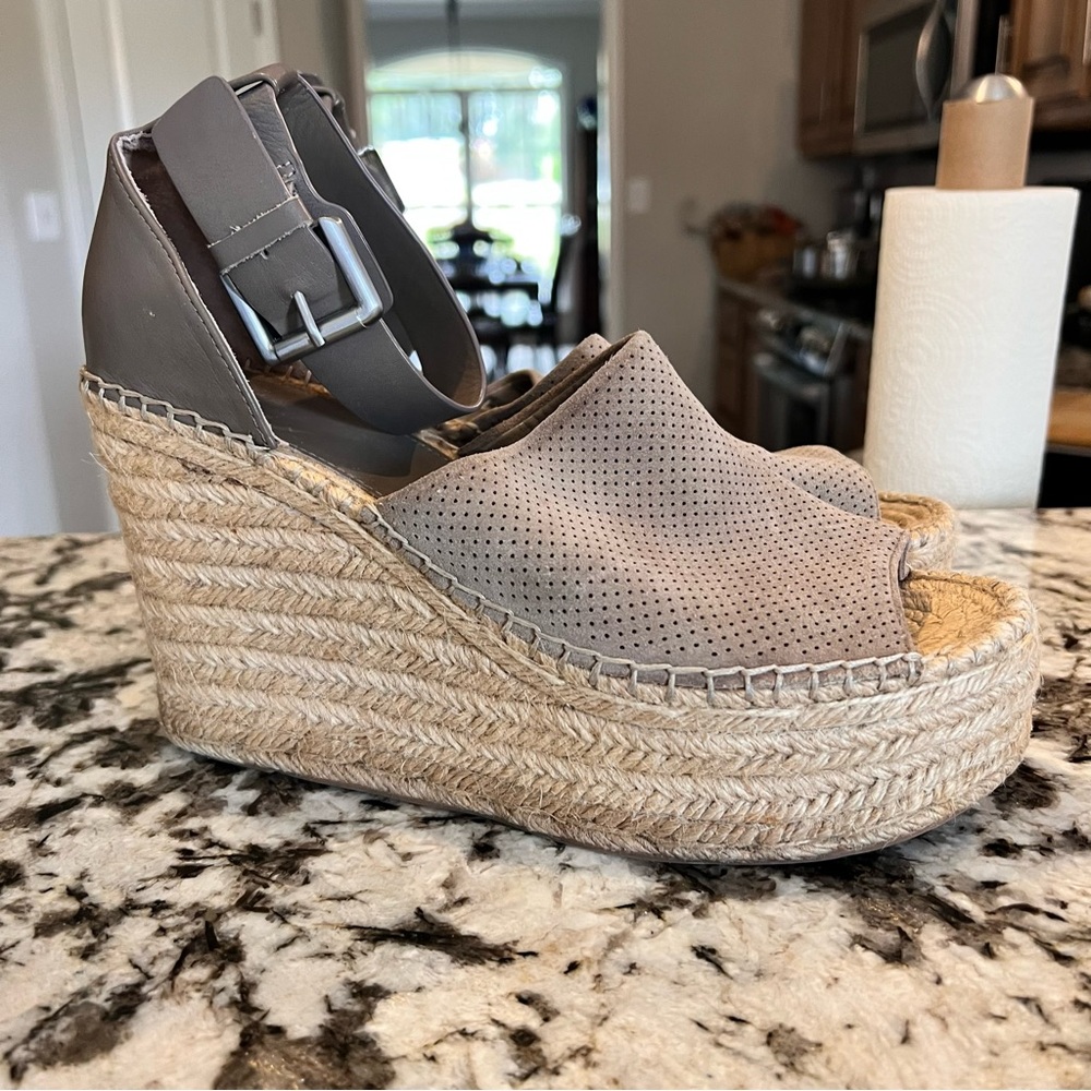 Marc Fisher Womens Wedge Shoe Sandal Tan Size 9M